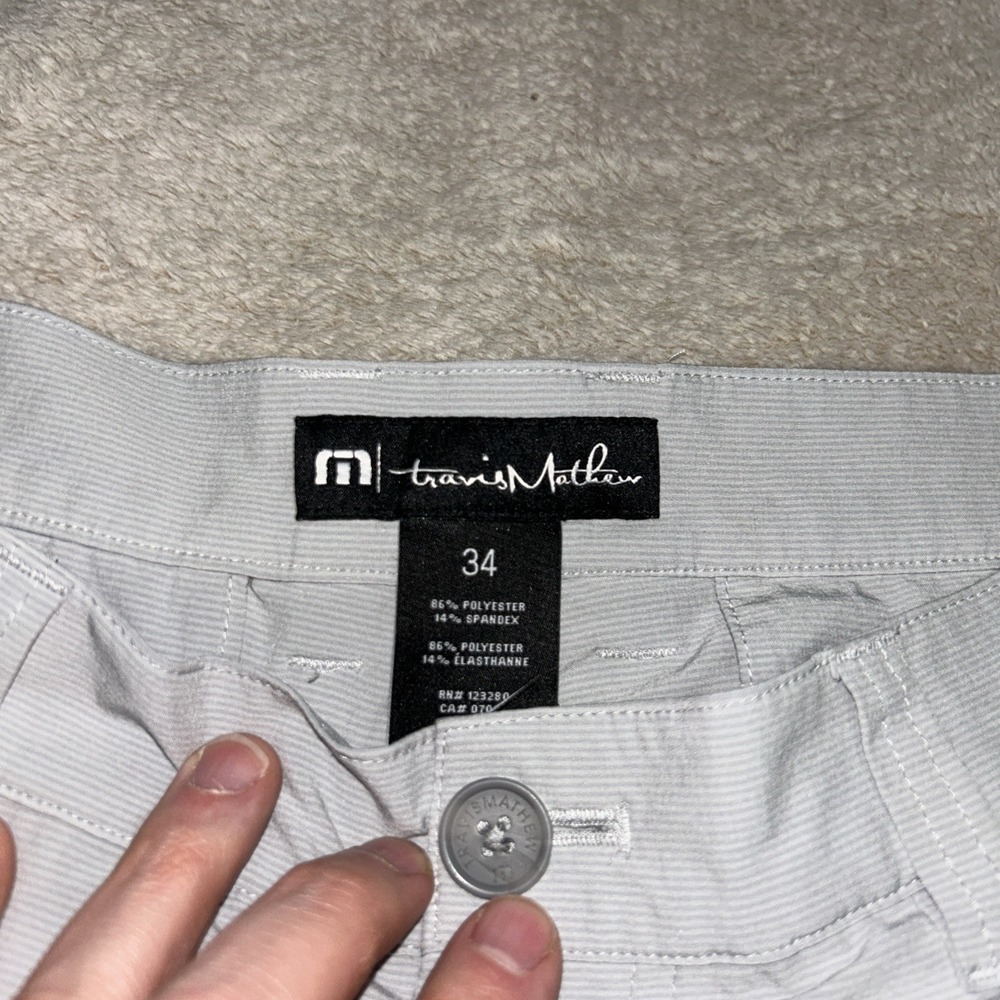 Travis Mathew Men's Grey Stripe Texture Golf Stretch Casual Shorts Size 34 x 9" - Picture 3 of 8